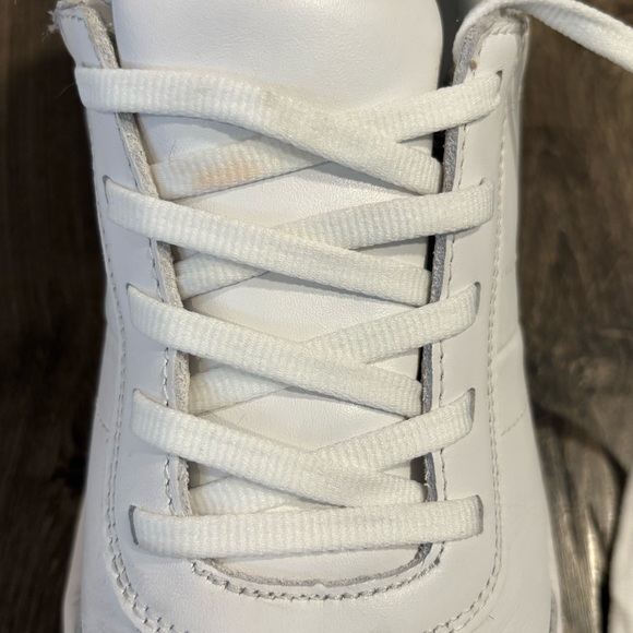 Sleek White Women's Sneakers - Picture 10 of 13